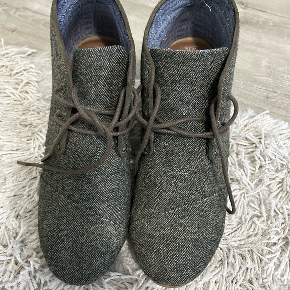 TOMS Booties - Picture 2 of 6